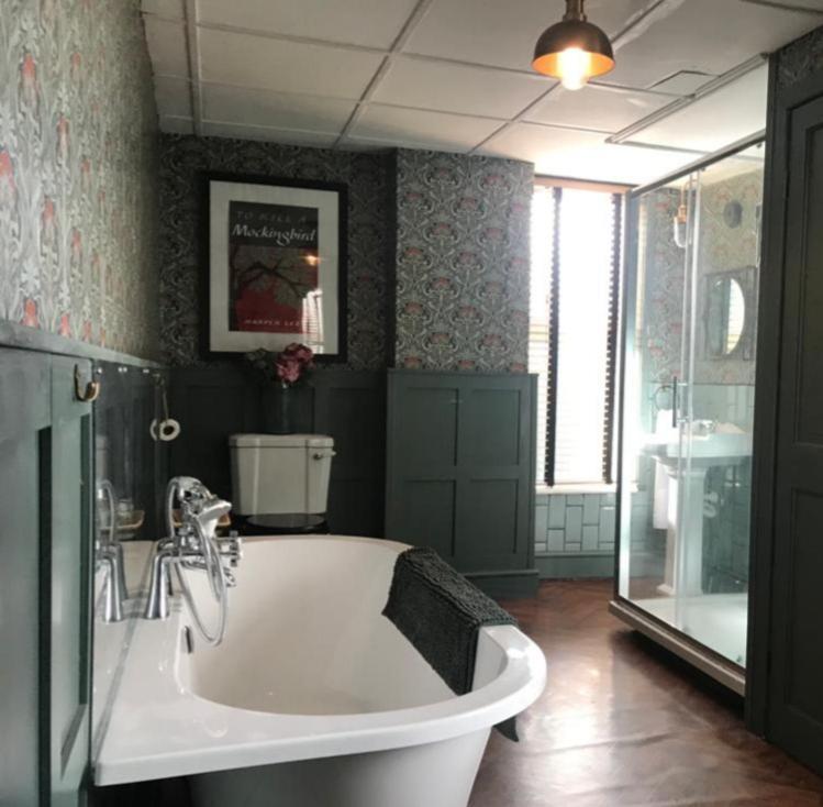 Pondside Holiday home